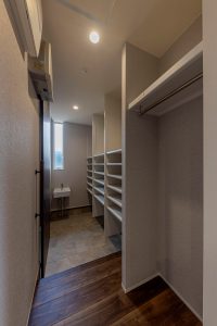 2　山口工務店　シューズクローク　手洗い　新築